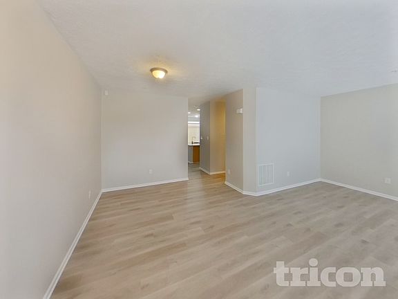 5th image of 9810 Davison Rd
