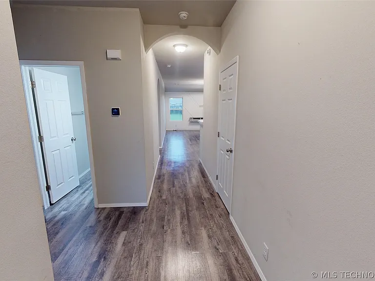 1240 E Richmond St — Photo 2