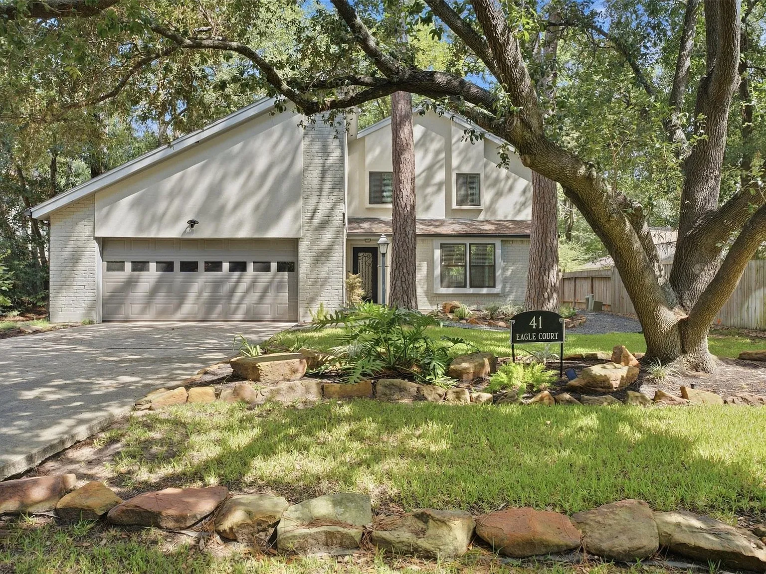 4 bed, 2.5 bath, 2551 sqft, $3,200 — Photo 1