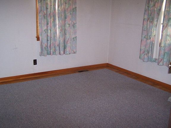 5th image of 5839 Farney Ave