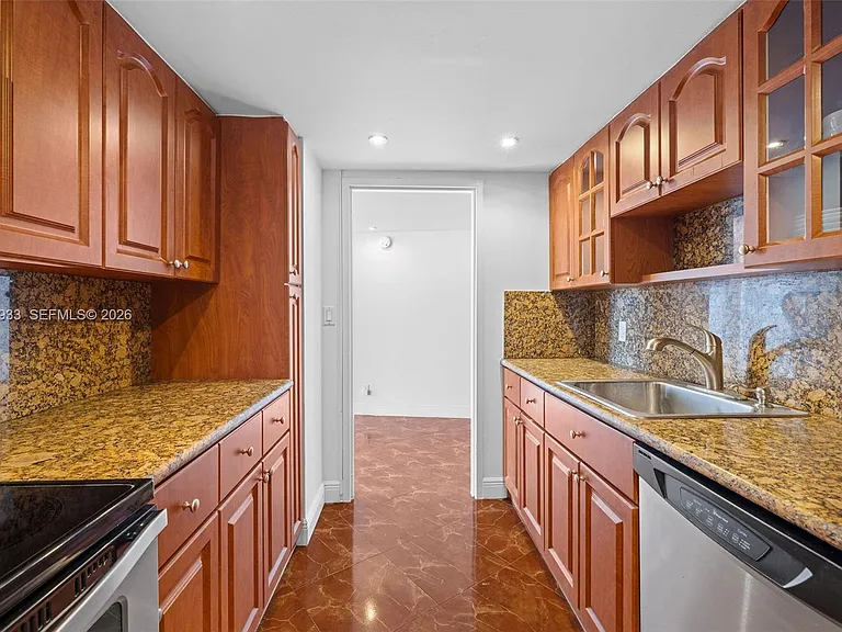 900 Bay Dr #419 — Photo 10
