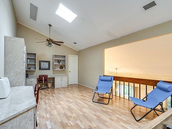 5th image of 1012 Bunker Dr APT 304