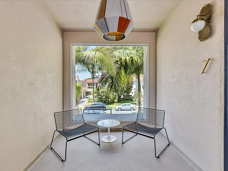 210 S Hamilton Dr #9 — Photo 32