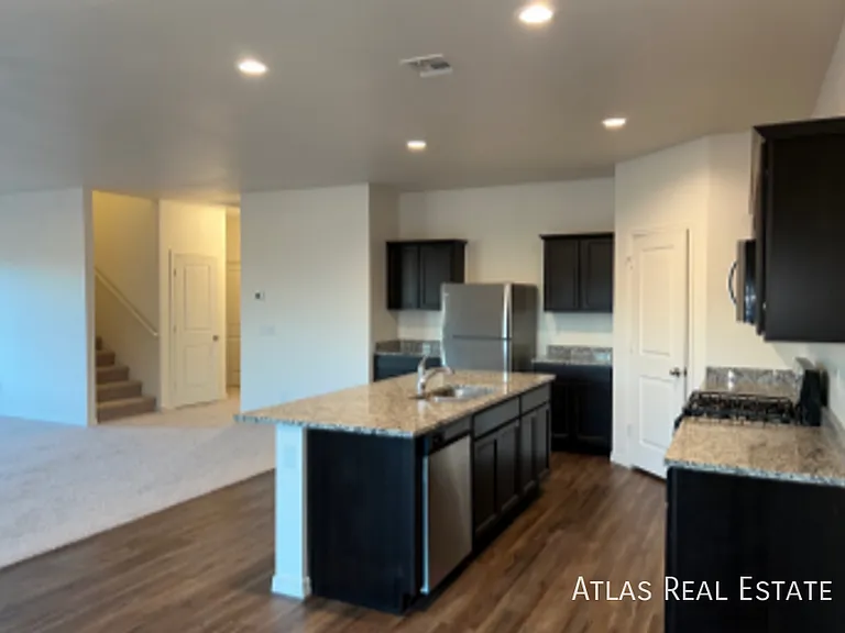 231 N 201st Ave — Photo 12