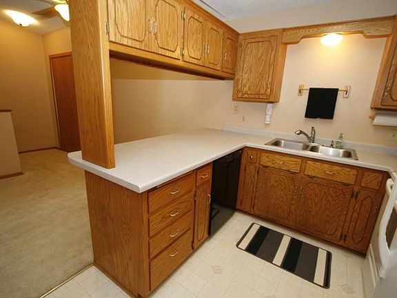 5th image of 3323 Greenbrier St #D-303