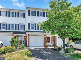 695 Robin Hill Cir, York, PA 17404