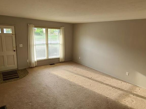 2nd image of 86 Silverwood Cir