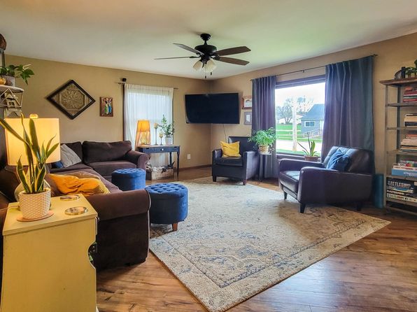322 2nd St, Manawa, WI 54949