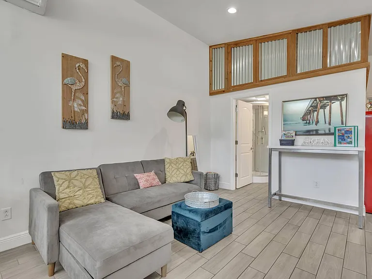 2414 Nassau St — Photo 25