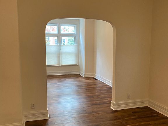 4th image of 3052 N Clifton Ave #1
