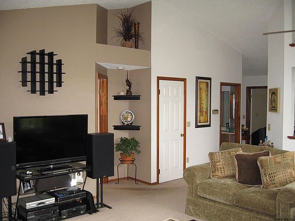 5th image of 67 Stoney Creek Dr