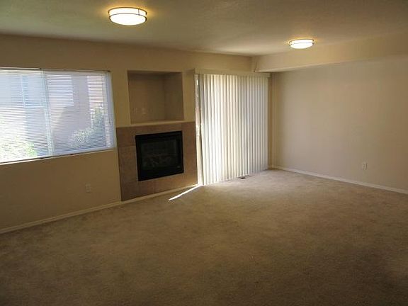 Living/Dining Room 1