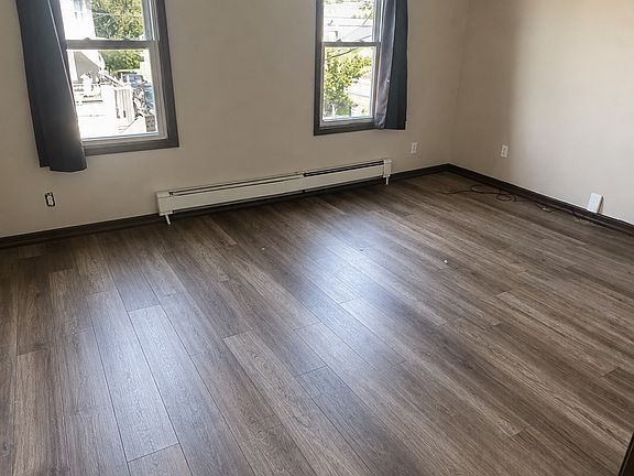 3rd image of 616 Moosic St APT 2
