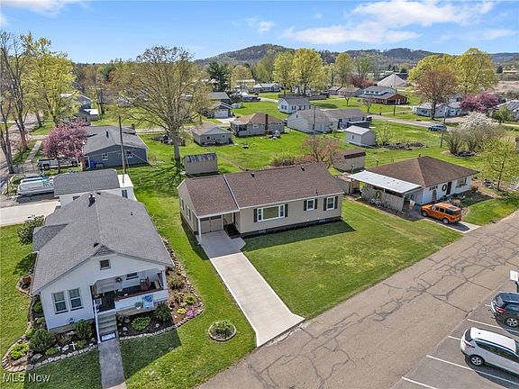 5th image of 308 Parkway Dr N