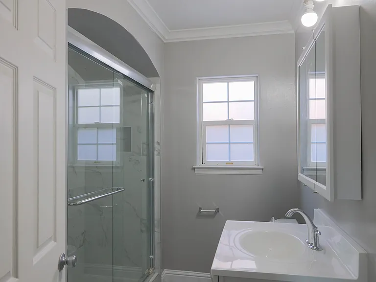 2202 Capitol Ave — Photo 8