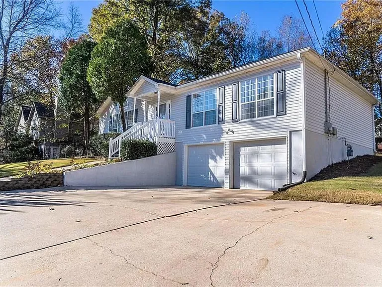 5605 Stewart Woods Dr — Photo 4