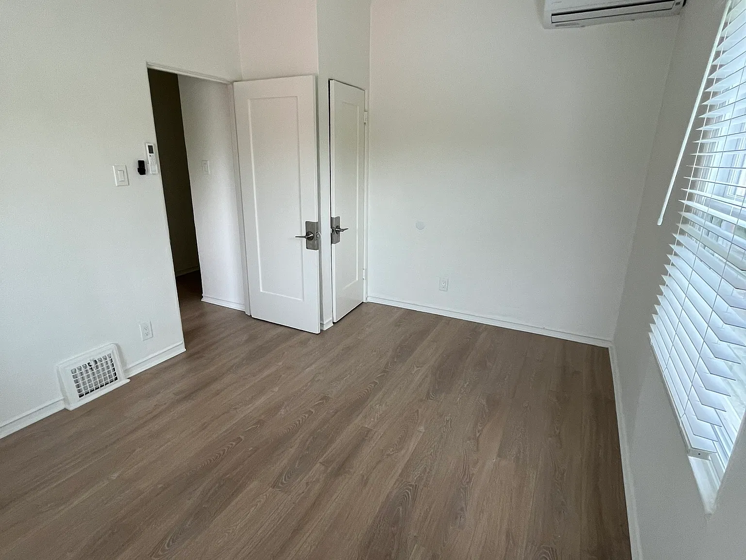 2 bed, 975 sqft, $3,595 — Photo 3
