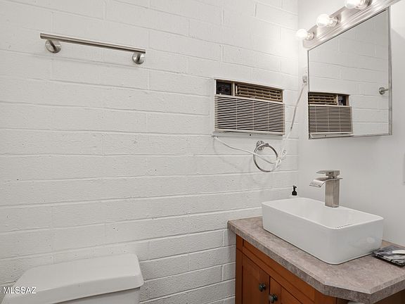5th image of 5526 E 20th St