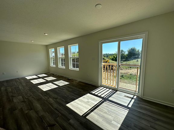 5th image of 122 Eastview Way