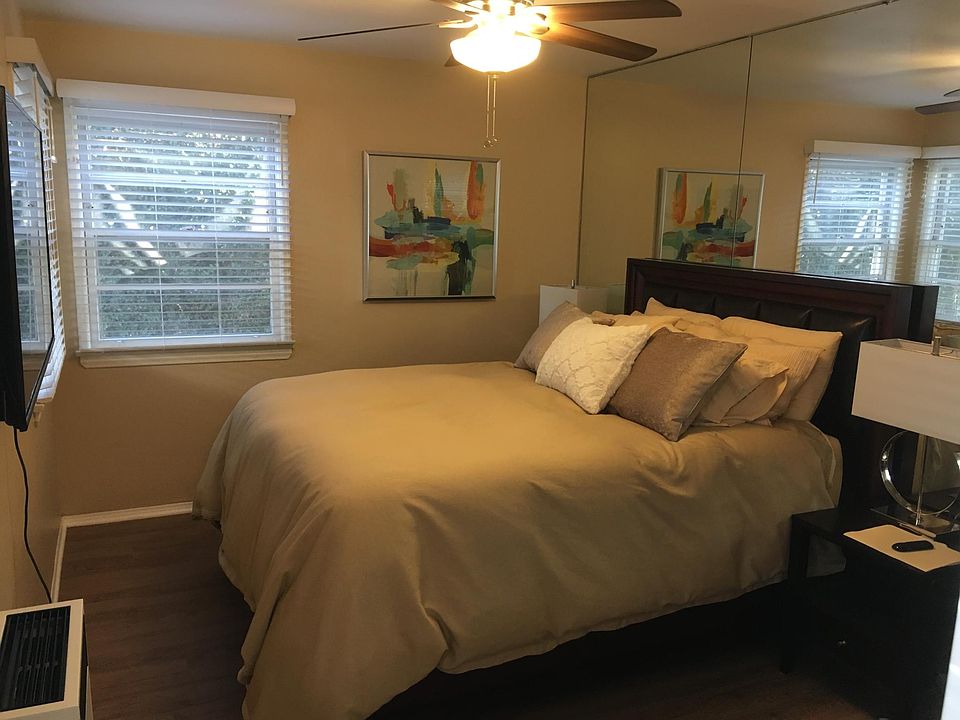 2nd image of 565 Catalina