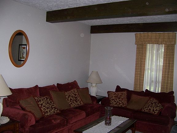 5th image of 102 E Columbia St