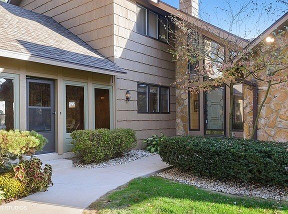Welcoming entrance with an enclosed porch as well!