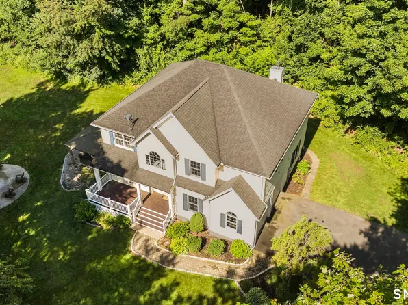 29 Nathan Hale Court, Cheshire, CT 06410