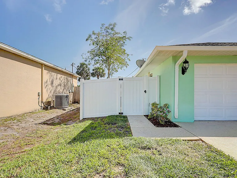238 SW Grove Ave — Photo 47
