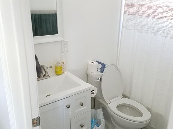 5th image of 419 N Ezra St
