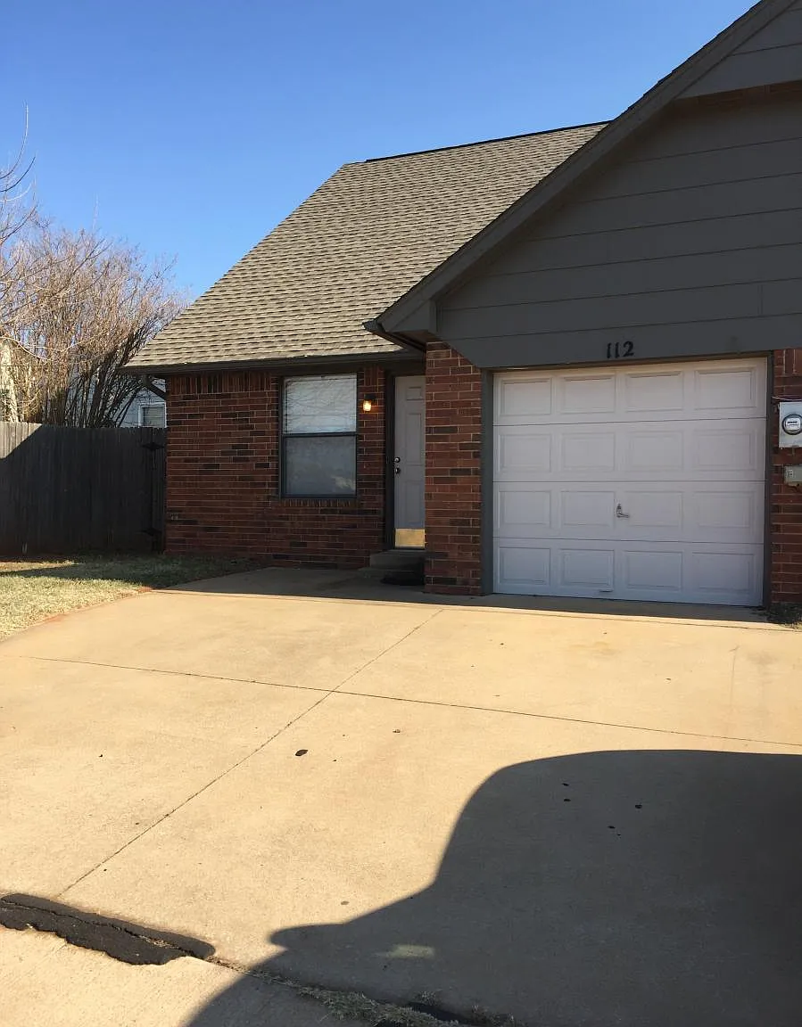 2 bed, 1.5 bath, 1000 sqft, $1,099 — Photo 1
