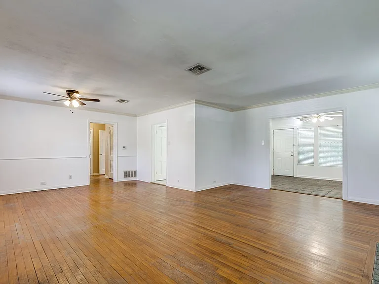 206 Chevy Chase Dr — Photo 5