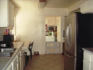 5th image of 255 E 36th St