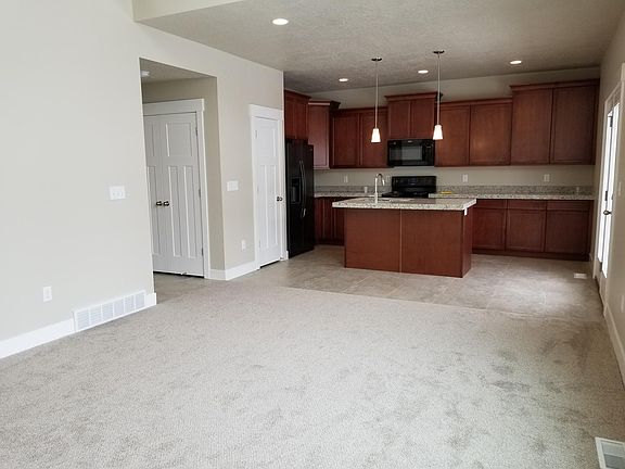5th image of 787 E Newfield Dr
