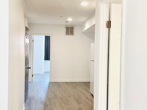 3rd image of 840 Christian St #2