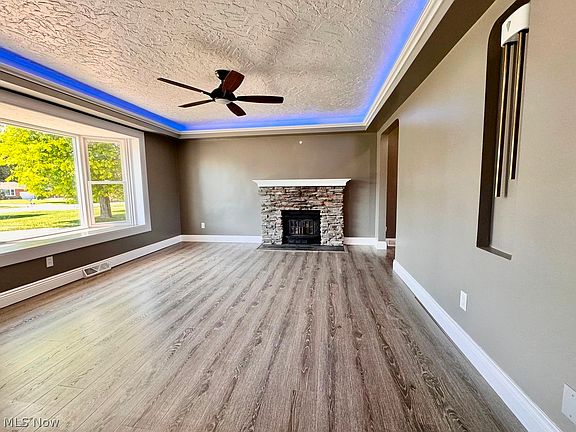 4th image of 495 Cherry Ln