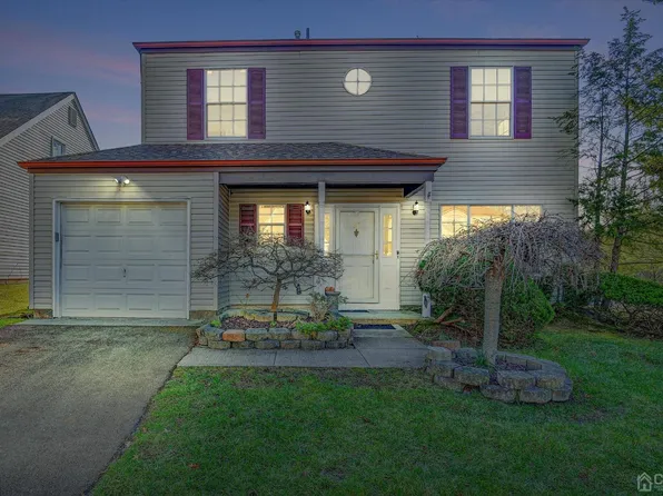 67 Nottingham Dr #33, Old Bridge, NJ 08857