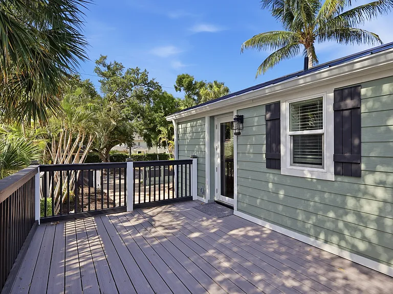1611 Hyde Park St — Photo 43