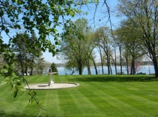 4525 W Beach Rd, Oconomowoc, WI 53066