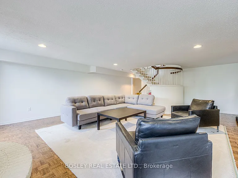 98 Sherwood Ave — Photo 38