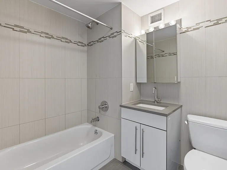 525 Queens Blvd #9H — Photo 15