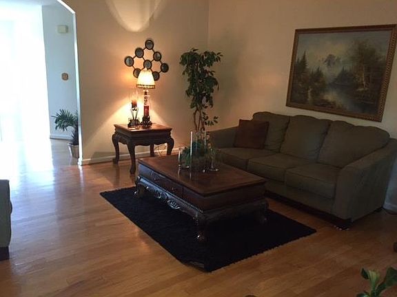 4th image of 1036 Piper Pl