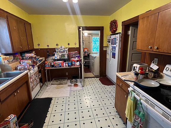 4th image of 605 W Augusta Ave