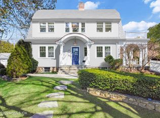 2 Fairgreen Ln, Old Greenwich, CT 06870