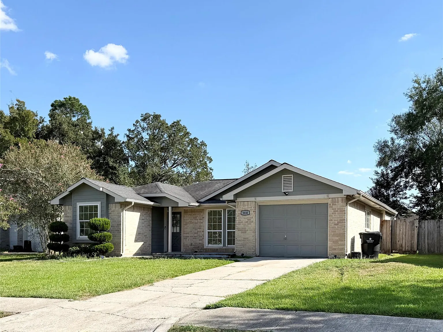 3 bed, 1.0 bath, 1128 sqft, $1,650 — Photo 2