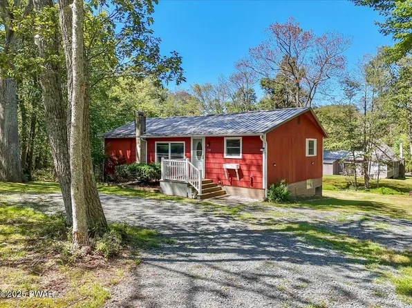 154 Twin Lakes Dr, Shohola, PA 18458