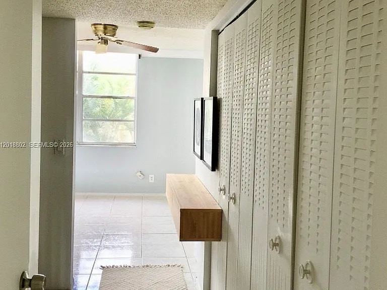 Live Oak Pl — Photo 3