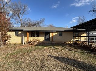 915 S 6th St, Chickasha, OK 73018