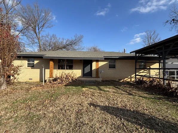 915 S 6th St, Chickasha, OK 73018