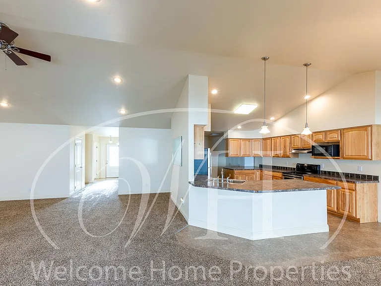 741 SE Magnoni Dr — Photo 8
