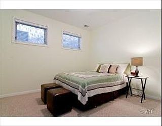 3rd image of 921 N Hermitage Ave APT 1
